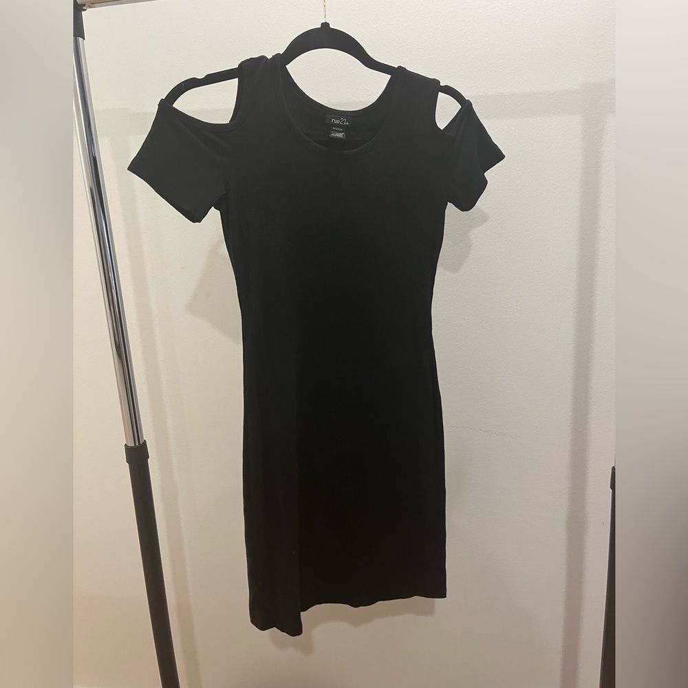 Little black dress with cutouts at the shoulders.